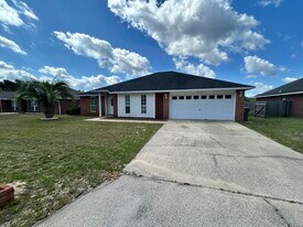 2175 Hagood Loop in Crestview, FL - Building Photo
