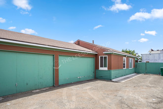 926 N Bewley St in Santa Ana, CA - Building Photo - Building Photo