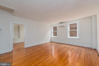 8 W Madison St, Unit 41 in Baltimore, MD - Building Photo - Building Photo