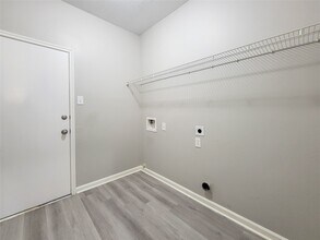 3926 W Lindbergh Ct in Baytown, TX - Building Photo - Building Photo