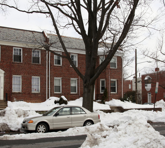 3917 W St NW in Washington, DC - Building Photo - Building Photo