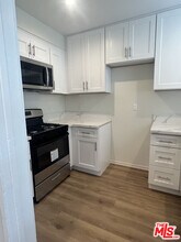 4127 W Toluca Lake Ave in Burbank, CA - Building Photo - Building Photo