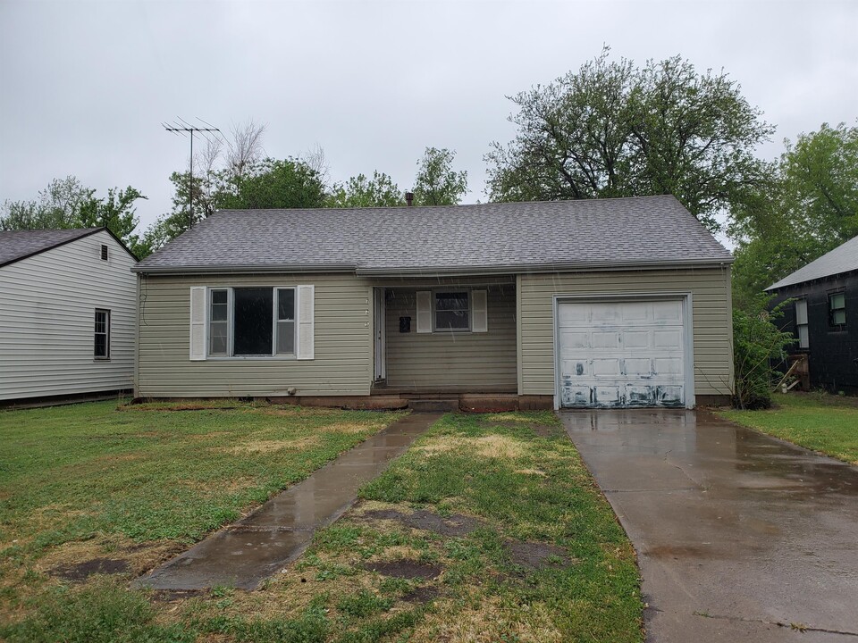 726 N 14th St in Enid, OK - Building Photo