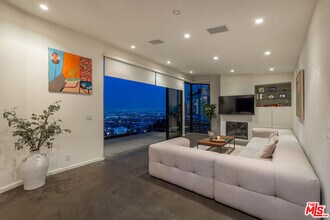 8634 Franklin Ave in Los Angeles, CA - Building Photo - Building Photo