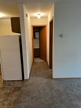 529 17th Ave N, Unit 1 bedroom in Hopkins, MN - Building Photo - Building Photo