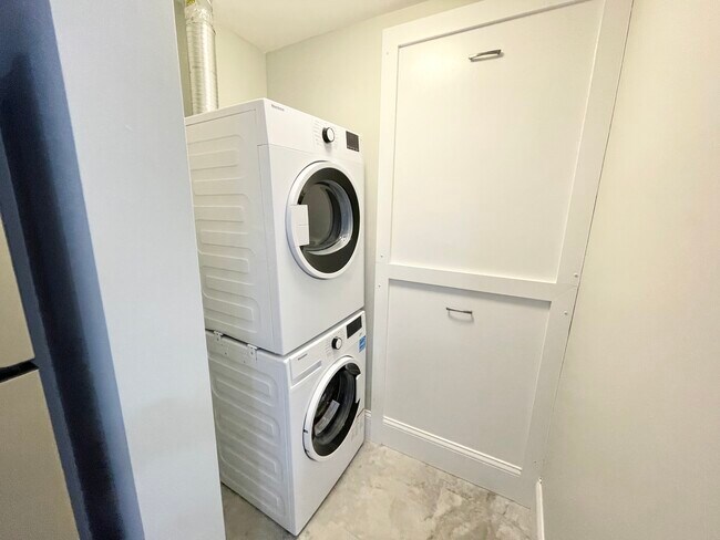 159 Boston St, Unit 1 in Boston, MA - Building Photo - Building Photo