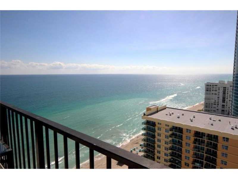 2301 S Ocean Dr in Hollywood, FL - Building Photo