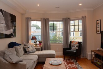27 Prince St, Unit 2L in Cambridge, MA - Foto de edificio - Building Photo