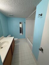 9907 Westwood Dr, Unit 21 in Tamarac, FL - Foto de edificio - Building Photo