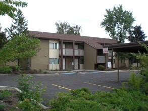 100 Washington St in Cheney, WA - Foto de edificio - Building Photo