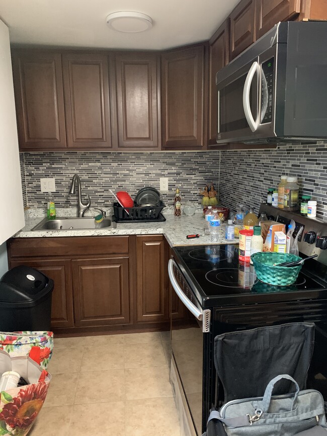 5 Wedgewood Rd in Natick, MA - Foto de edificio - Building Photo