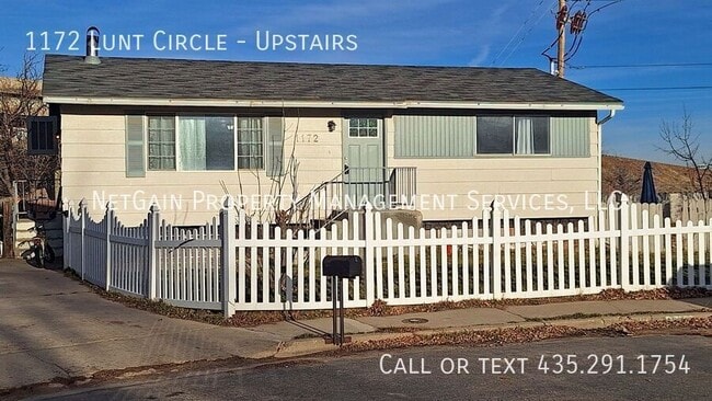 property at 1172 Lunt Cir