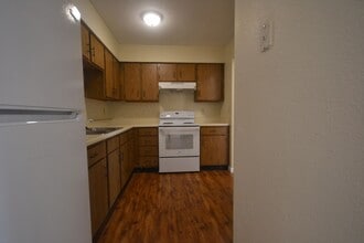 101 103-103 Johnson Dr in Buffalo, MO - Building Photo - Building Photo