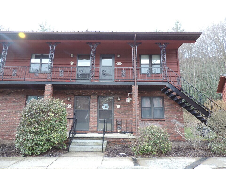 1469 W King St in Boone, NC - Building Photo