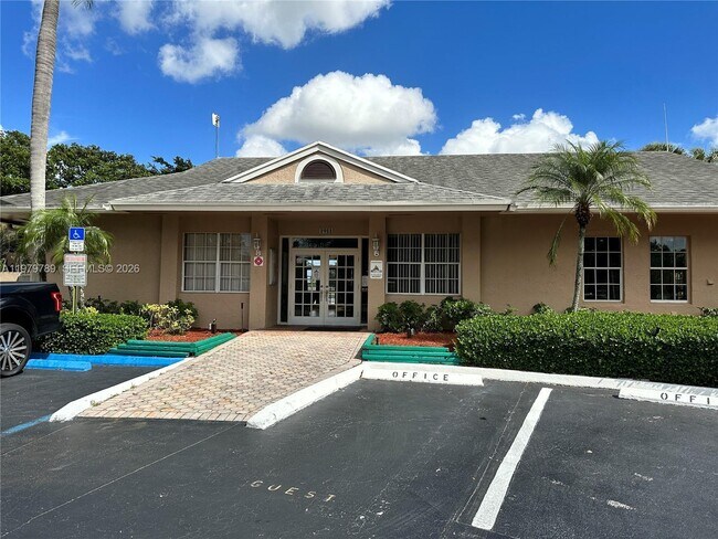 1941 NW 96th Terrace in Pembroke Pines, FL - Building Photo - Building Photo