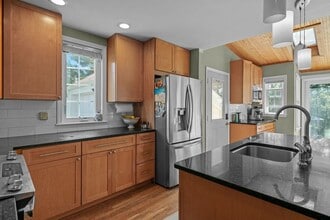 6 Fairview Ave in Lincoln, RI - Building Photo - Building Photo