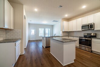 612 LT Rusty Dr in Jarrell, TX - Building Photo - Building Photo