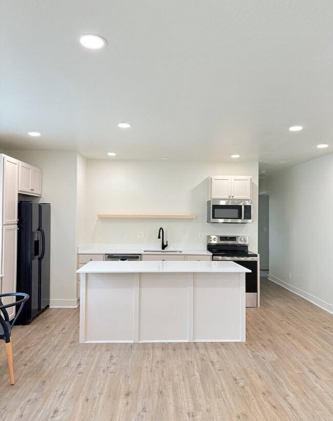 754 Pine View Dr in Saratoga Springs, UT - Building Photo - Building Photo
