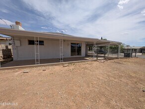 8921 Mt Olympus Dr in El Paso, TX - Building Photo - Building Photo