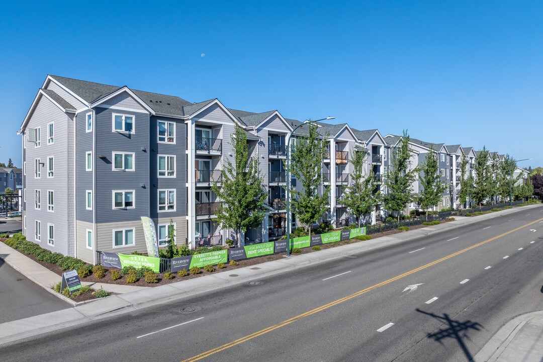 Riverview Apartments in Everett, WA - Foto de edificio