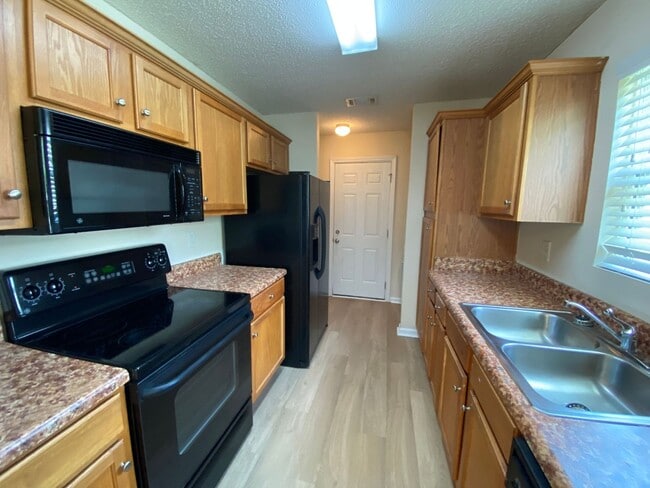 125 Bridgewater Cir in Athens, GA - Building Photo - Building Photo