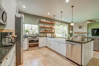 16909 Westview Trail in Austin, TX - Foto de edificio - Building Photo