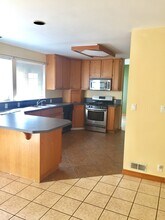5619 NE Gamblewood Rd in Kingston, WA - Foto de edificio - Building Photo