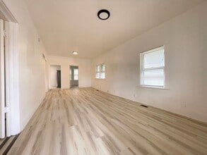 520 W 8th Ave in Hutchinson, KS - Building Photo - Building Photo