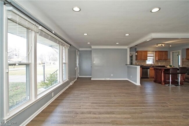 1071 Cranbrook Dr in Highland Heights, OH - Foto de edificio - Building Photo