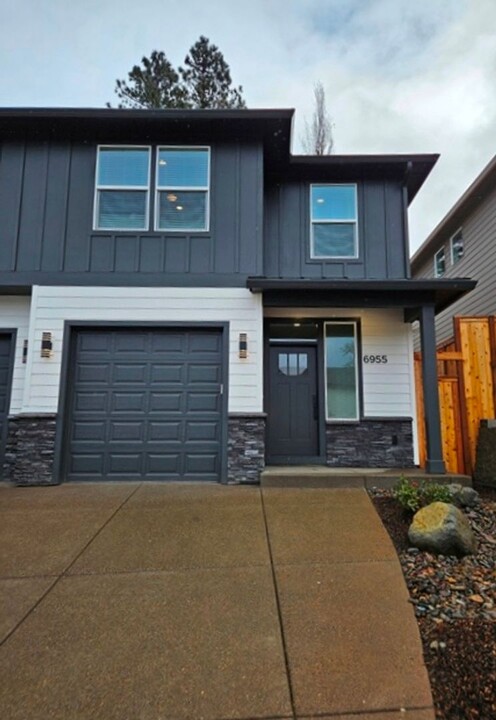6953-6955 Talloc Ave SE in Salem, OR - Building Photo