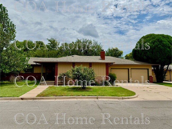 property at 104 S Oakwood St