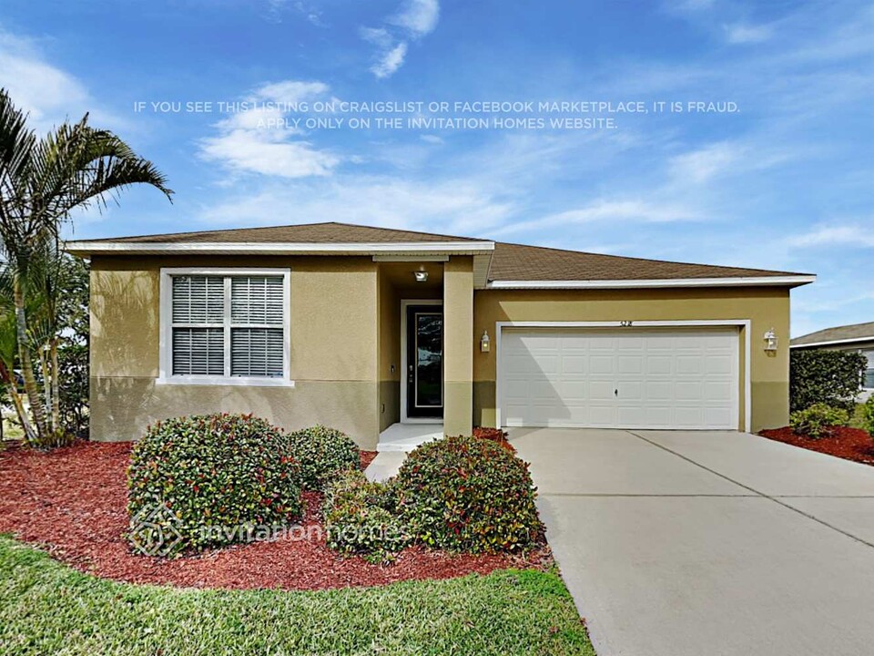 5218 Moon Shell Dr in Apollo Beach, FL - Building Photo