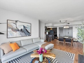 5077 NW 7th St in Miami, FL - Building Photo - Building Photo