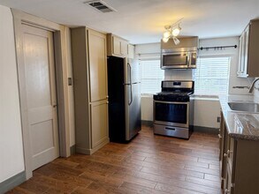 2405 Sunset Blvd in Houston, TX - Building Photo - Building Photo