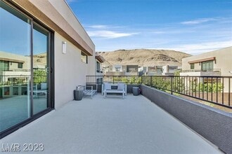 10312 Jade Point Dr in Las Vegas, NV - Building Photo - Building Photo