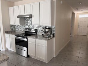 609 Bernard Ln in Davenport, FL - Foto de edificio - Building Photo