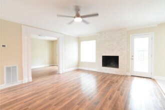 13710 Ella Lee Ln in Houston, TX - Foto de edificio - Building Photo