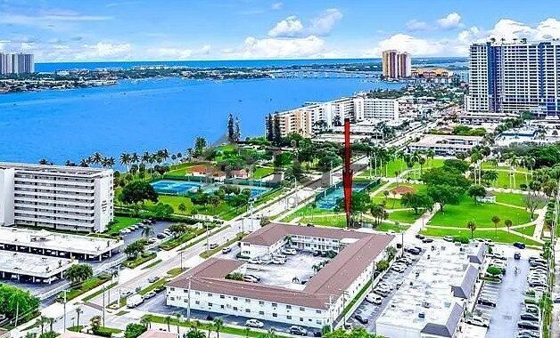 property at 810 Lake Shore Dr