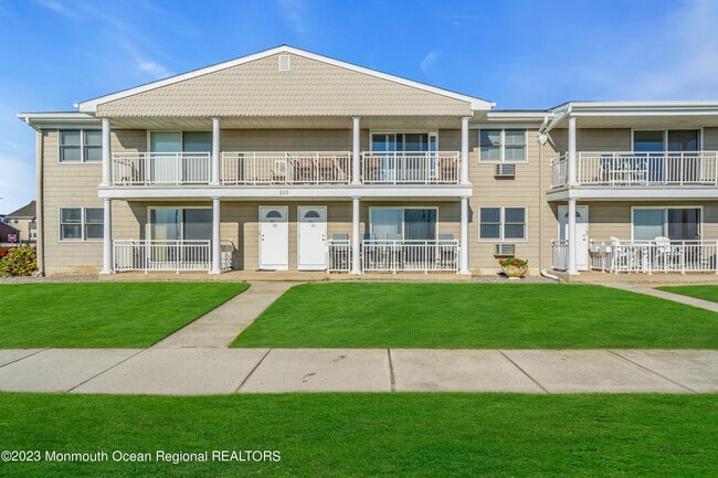 205 Ocean Ave N in Belmar, NJ - Building Photo - Building Photo