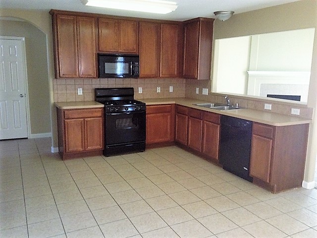 22927 Lily Creek Dr in Tomball, TX - Building Photo - Building Photo