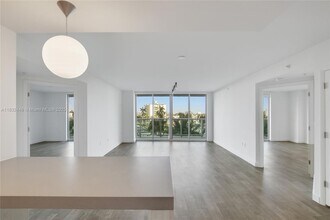 1500 Bay Rd, Unit M-0414 in Miami Beach, FL - Building Photo - Building Photo