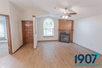 2102 Briarcliff Dr in Moore, OK - Building Photo - Building Photo