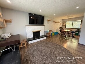 260 Robertson Crescent in Hope, BC - Building Photo - Building Photo