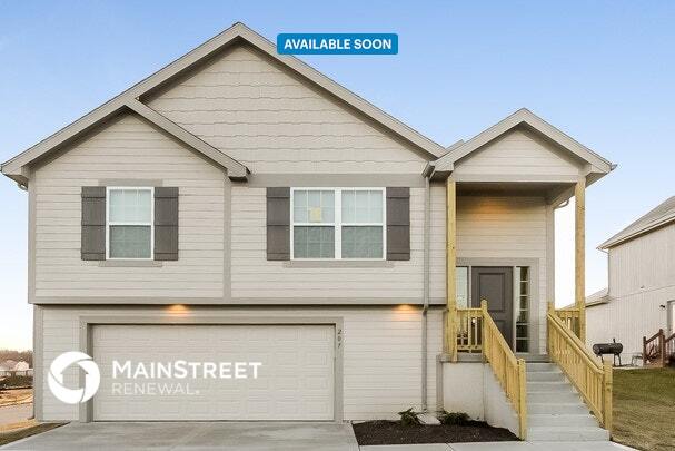 207 N Franklin St in Raymore, MO - Building Photo