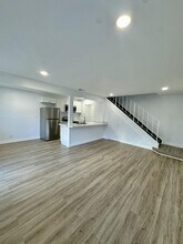 906 E Tiffany Dr in West Palm Beach, FL - Building Photo - Building Photo