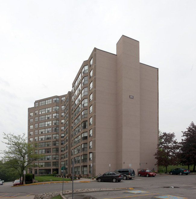 250 Davis Dr in Newmarket, ON - Building Photo - Primary Photo