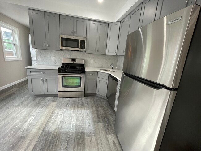 16 Long Ave, Unit 2 in Boston, MA - Building Photo - Building Photo