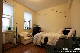 2001 Commonwealth Ave in Boston, MA - Building Photo - Building Photo