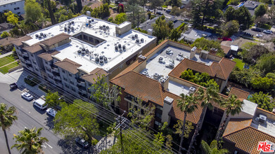 13200 Moorpark St-Unit -106 in Los Angeles, CA - Building Photo - Building Photo