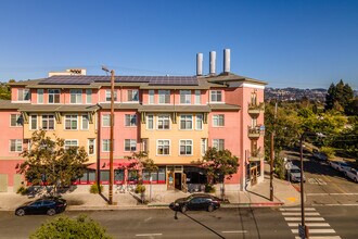 Sacramento Senior Homes in Berkeley, CA - Foto de edificio - Building Photo